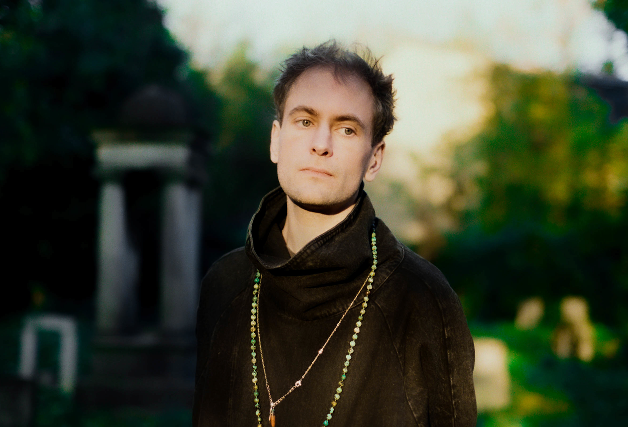 Alabaster dePlume